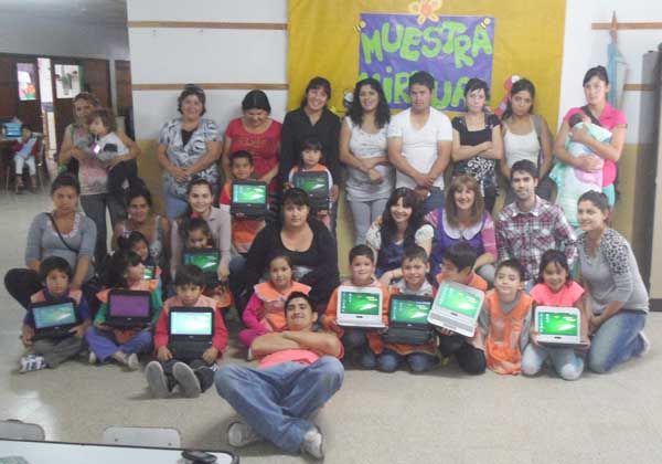 Muestra del Aula Digital Móvil en Jardín 49 de Cipolletti