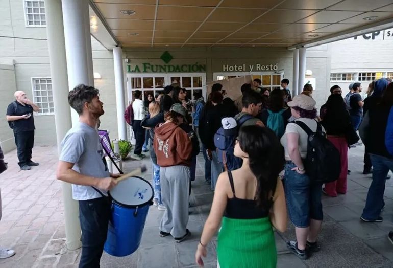 En el medio de las tensiones