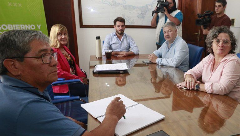 Gobierno y ATE acuerdan revisión salarial y se puso fin a las horas cátedra