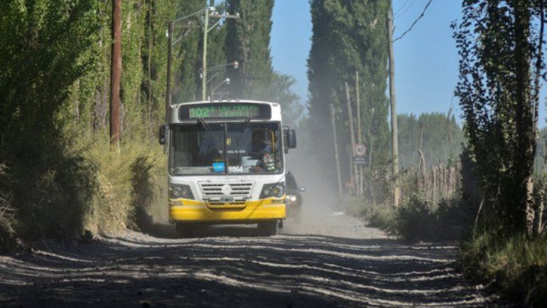 Las Perlas se comunica con Neuquén a través del ramal 102.