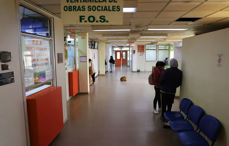 El menor de edad deberá ser incorporado a la obra social en el plazo de 48 horas. El menor de edad deberá ser incorporado a la obra social en el plazo de 48 horas.