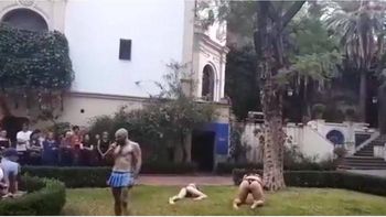 Escándalo en un museo porteño por una performance de baile al desnudo