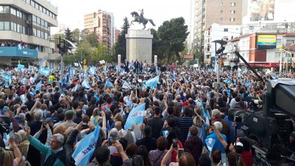 Macri: Neuquén nos va a transformar en una potencia