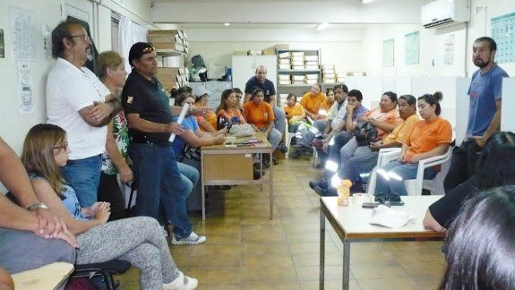 En la asamblea de los inspectores participaron dirigentes de ATE y Soyem. Exigirán respuestas al Ejecutivo.