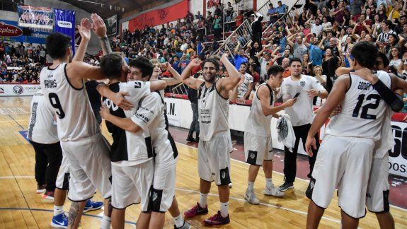 De manera increíble, Cipo logró pasar el playoff ganando los tres partidos como visitante en Neuquén. Ahora espera rival para saber cómo sigue.