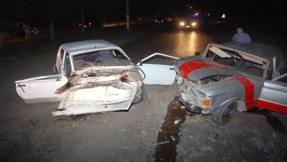 Borrachos chocaron de frente en Circunvalación y están vivos de milagro