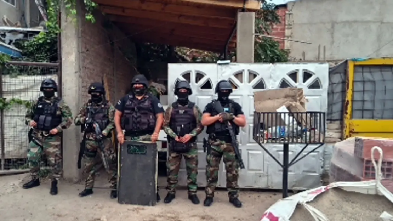 Los tres allanamientos contaron con la colaboración de grupo COER y del Gabinete de Criminalística de Cipolletti.