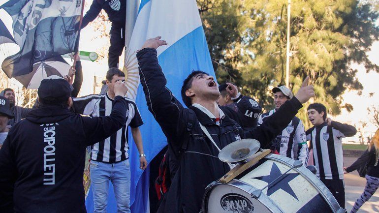 El Día de la Independencia y del hincha del Albinegro