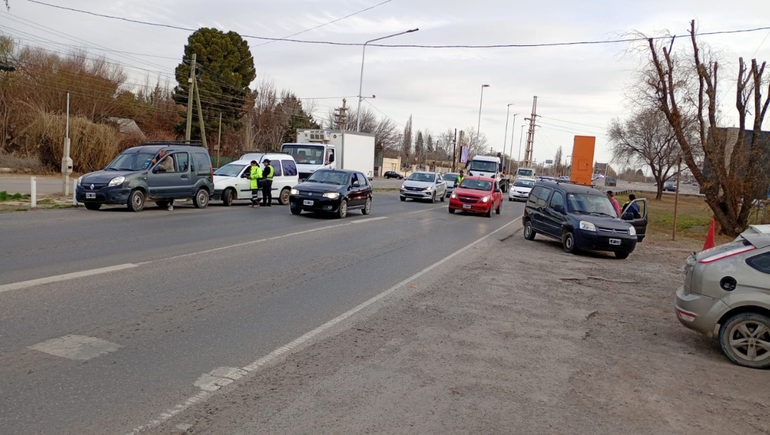Se labraron 70 infracciones de tránsito, dos por prohibiciones de circular, una por cédula no vigente y dos con licencias vencidas. Se labraron 70 infracciones de tránsito, dos por prohibiciones de circular, una por cédula no vigente y dos con licencias vencidas.