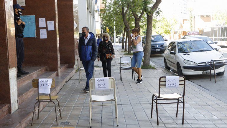 Así comenzaron las elecciones legislativas en las escuelas cipoleñas 