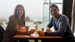 La legisladora provincial Marcela González Abdala junto al senador nacional, Enzo Fullone, referente de La Libertad Avanza en Río Negro.