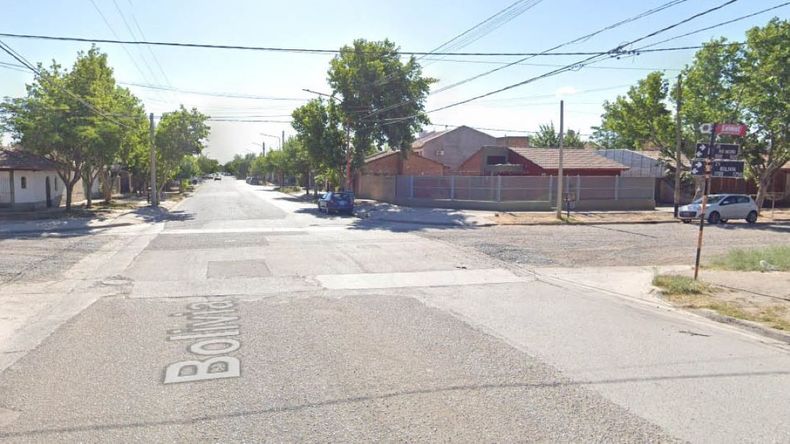 El sector de la calle Bolivia de Cipolletti donde se produjo el incidente vial que causó el fallecimiento del vecino. 