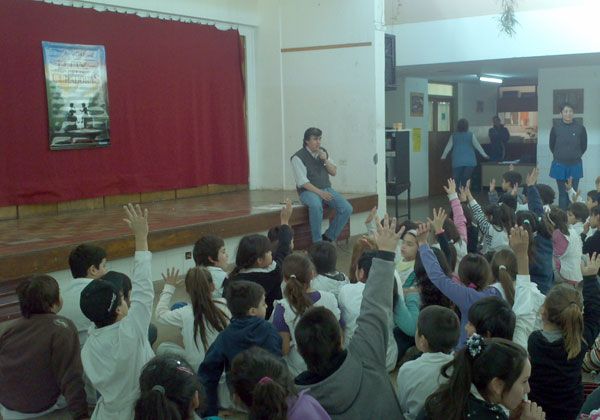 El poeta Pepe Zapata Olea deleitó a la Primaria 258