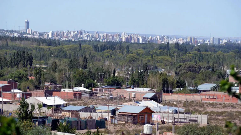 Con unos 20.000 habitantes, Las Perlas es largamente ya una ciudad aparte y no un barrio de Cipolletti. Alguna vez fue Comisión de Fomento. Ahora, los perlenses quieren su propio Municipio.