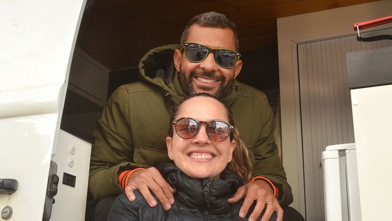 La pareja brasileña, encantada con Cipolletti. La pareja brasileña, encantada con Cipolletti.