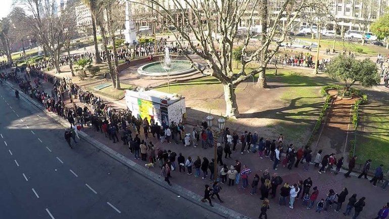 Los productores del Alto Valle coparon Plaza de Mayo con el Frutazo