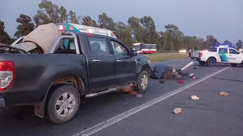 Un choque fatal dejó como saldo cuatro muertos que iban en la misma moto.