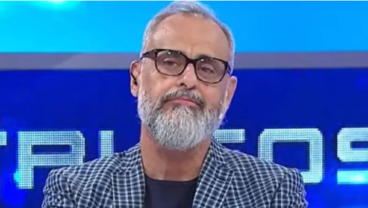 Jorge Rial estalló contra América TV en Twitter.