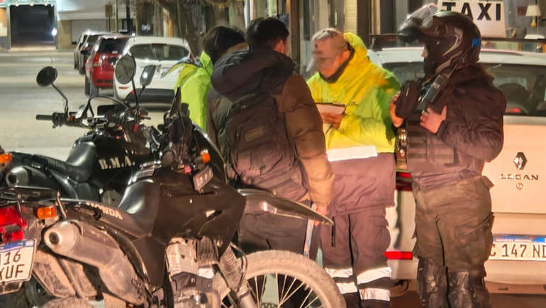 En los controles de Tránsito se descubrieron borrachos al volante y motos con escapes ruidosos.