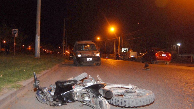 El choque fue protagonizado por una camioneta y una moto.&nbsp;