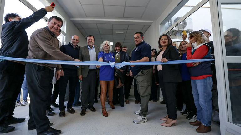 Dos ambulancias serán al hospital Francisco López Lima de General Roca. Dos ambulancias, una de alta complejidad y otra de baja complejidad serán enviadas para el Hospital de Villa Regina y una ambulancia para el Hospital de Allen. Dos ambulancias serán al hospital Francisco López Lima de General Roca. Dos ambulancias, una de alta complejidad y otra de baja complejidad serán enviadas para el Hospital de Villa Regina y una ambulancia para el Hospital de Allen.