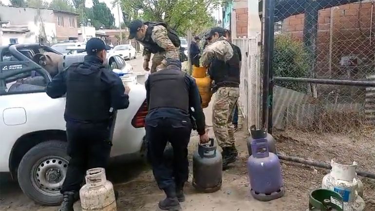 Las garrafas sen encontraban al interior de un domicilio.