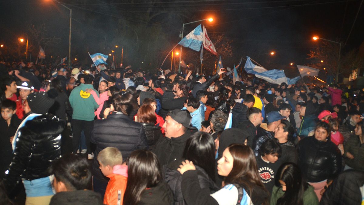Hubo un gran festejo por el triunfo futbolístico nacional. También algunos incidentes violentos.&nbsp;