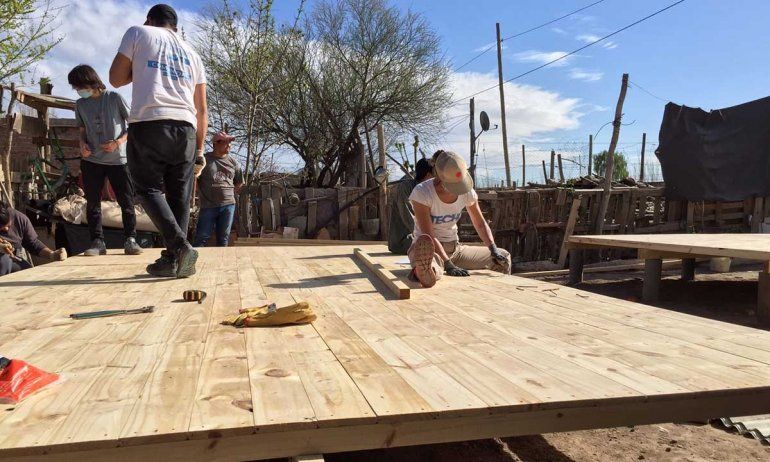 Construyeron ocho viviendas de emergencia en el barrio Martín Fierro