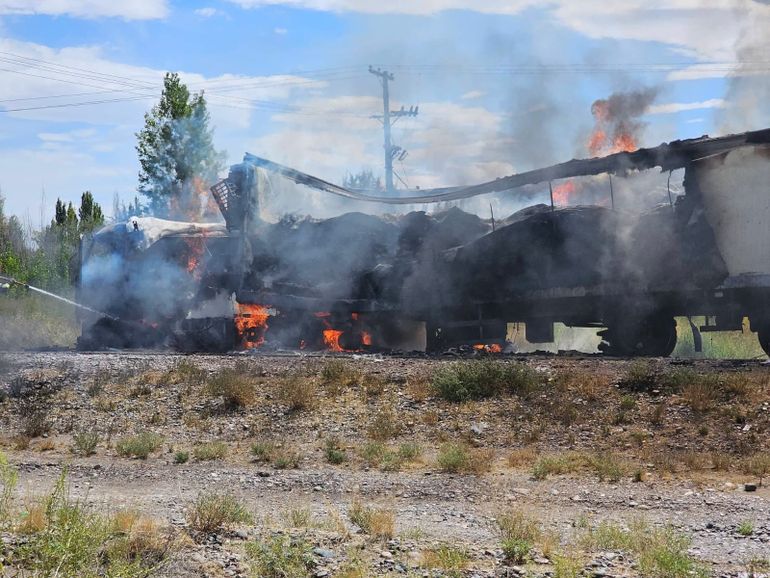 Producto del choque, tres personas resultaron con heridas. 