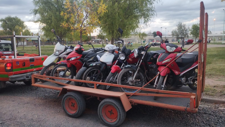 Las motos secuestradas fueron remitidas al corralón municipal y puestas a disposición del Juzgado de Faltas.